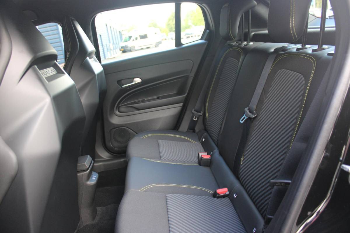 Abarth 600e ABARTH 600e Abarth Turismo 240PK 54 kWh | “TORSEN” MECHANISCH SPERDIFFERENTIEEL | SABELT SPORT STOELEN | 20″ LICHTMETALEN VELGEN ABARTH DESIGN | ABARTH BODYKIT | PARKEERSENSOREN ACHTER | ABARTH REMKLAUWEN | ADAPTIVE CRUISE CONTROL | DRAADLOZE APPLE CARPLAY/ANDROID AUTO | DC SNELLAAD FUNCTIE | KEYLESS START | AUTOMATISCH DIMMENDE BINNENSPIEGEL |