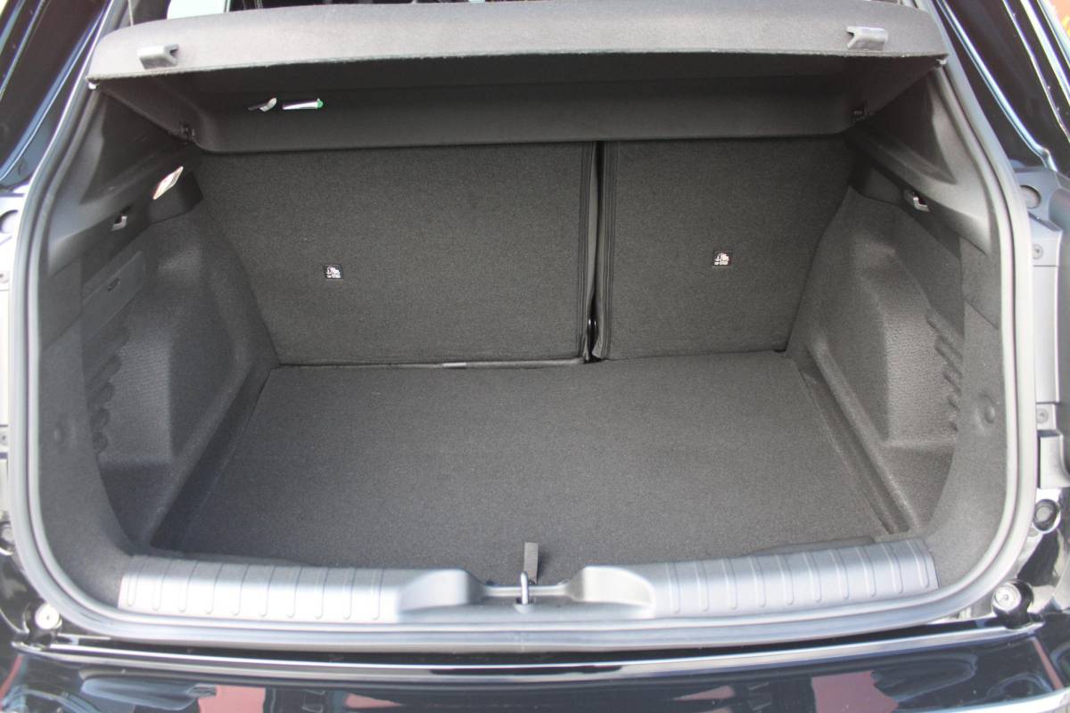 Abarth 600e ABARTH 600e Abarth Turismo 240PK 54 kWh | “TORSEN” MECHANISCH SPERDIFFERENTIEEL | SABELT SPORT STOELEN | 20″ LICHTMETALEN VELGEN ABARTH DESIGN | ABARTH BODYKIT | PARKEERSENSOREN ACHTER | ABARTH REMKLAUWEN | ADAPTIVE CRUISE CONTROL | DRAADLOZE APPLE CARPLAY/ANDROID AUTO | DC SNELLAAD FUNCTIE | KEYLESS START | AUTOMATISCH DIMMENDE BINNENSPIEGEL |