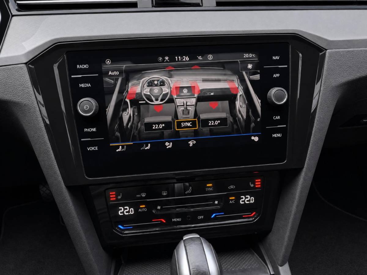Volkswagen Passat Volkswagen Passat Variant 1.4 TSI 218pk DSG PHEV GTE Business · Panoramadak · Camera · Apple/Android Car Play · Navigatie · Stoelverwarming · 18” Inch ·