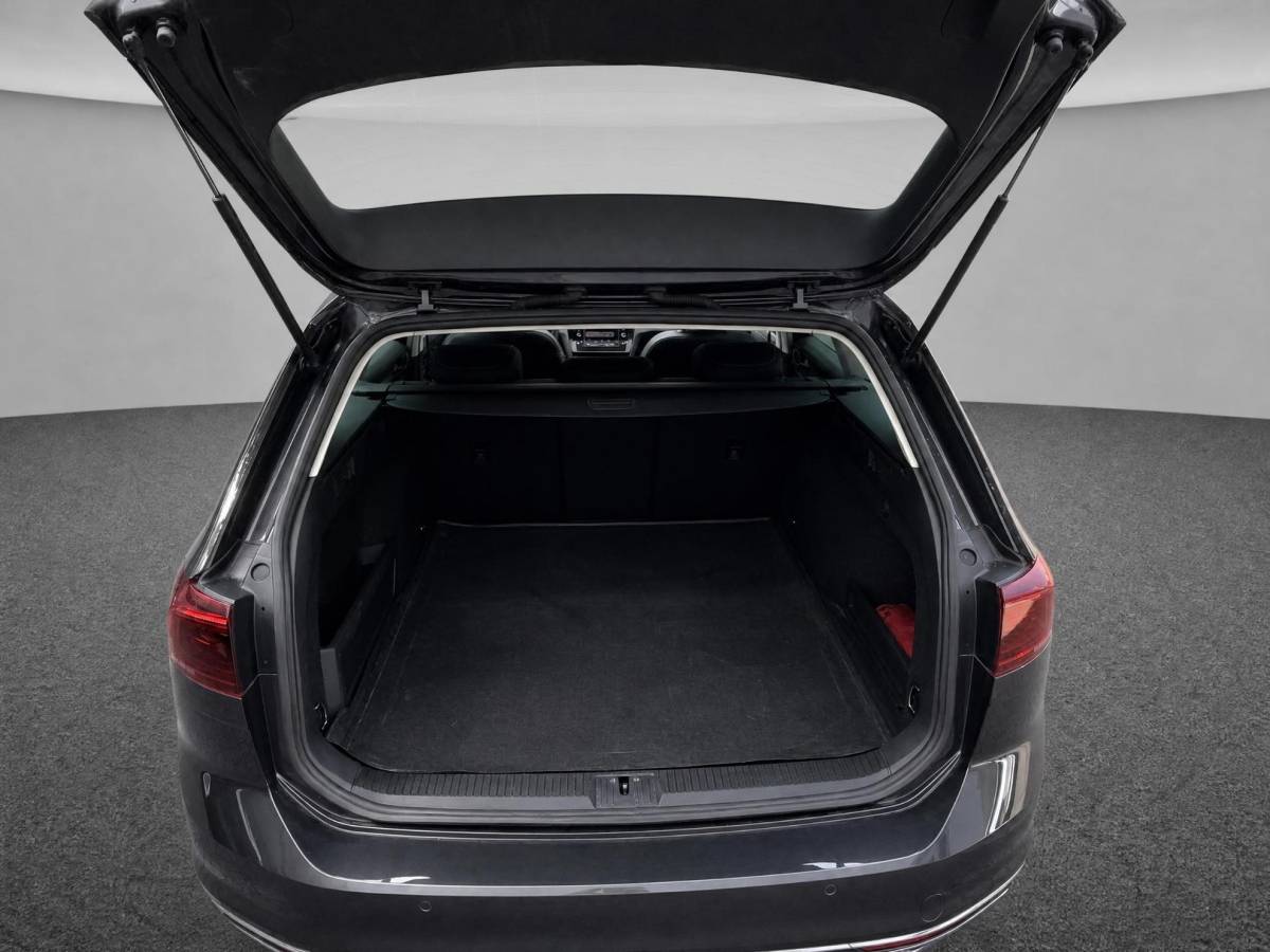 Volkswagen Passat Volkswagen Passat Variant 1.4 TSI 218pk DSG PHEV GTE Business · Panoramadak · Camera · Apple/Android Car Play · Navigatie · Stoelverwarming · 18” Inch ·