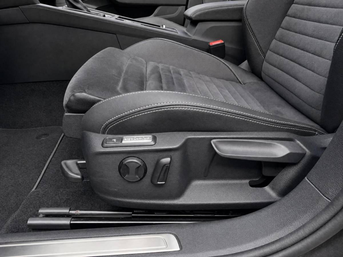 Volkswagen Passat Volkswagen Passat Variant 1.4 TSI 218pk DSG PHEV GTE Business · Panoramadak · Camera · Apple/Android Car Play · Navigatie · Stoelverwarming · 18” Inch ·