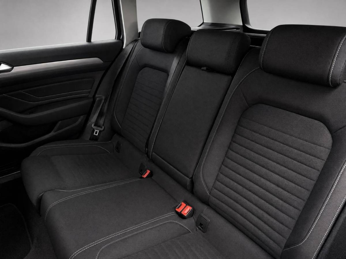 Volkswagen Passat Volkswagen Passat Variant 1.4 TSI 218pk DSG PHEV GTE Business · Panoramadak · Camera · Apple/Android Car Play · Navigatie · Stoelverwarming · 18” Inch ·