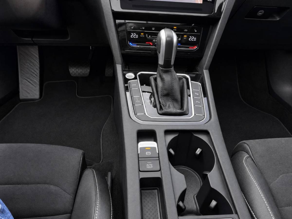 Volkswagen Passat Volkswagen Passat Variant 1.4 TSI 218pk DSG PHEV GTE Business · Panoramadak · Camera · Apple/Android Car Play · Navigatie · Stoelverwarming · 18” Inch ·