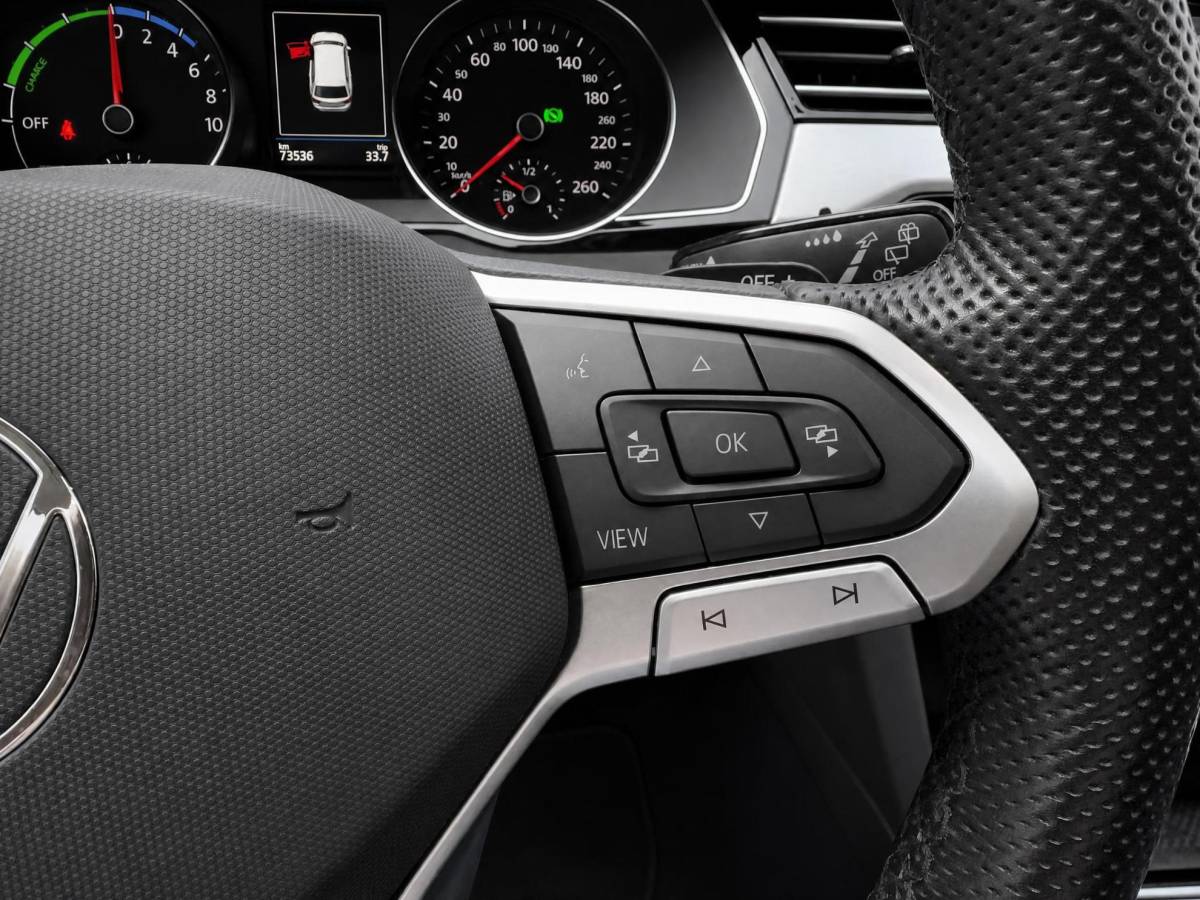 Volkswagen Passat Volkswagen Passat Variant 1.4 TSI 218pk DSG PHEV GTE Business · Panoramadak · Camera · Apple/Android Car Play · Navigatie · Stoelverwarming · 18” Inch ·