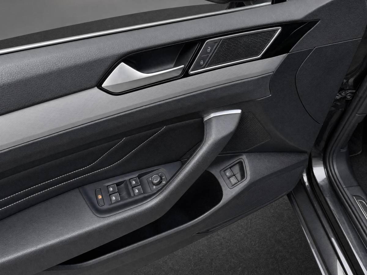 Volkswagen Passat Volkswagen Passat Variant 1.4 TSI 218pk DSG PHEV GTE Business · Panoramadak · Camera · Apple/Android Car Play · Navigatie · Stoelverwarming · 18” Inch ·