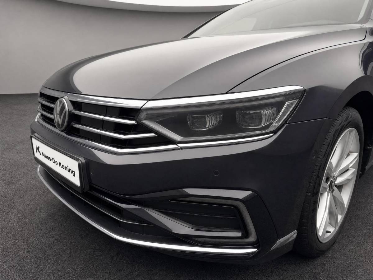 Volkswagen Passat Volkswagen Passat Variant 1.4 TSI 218pk DSG PHEV GTE Business · Panoramadak · Camera · Apple/Android Car Play · Navigatie · Stoelverwarming · 18” Inch ·