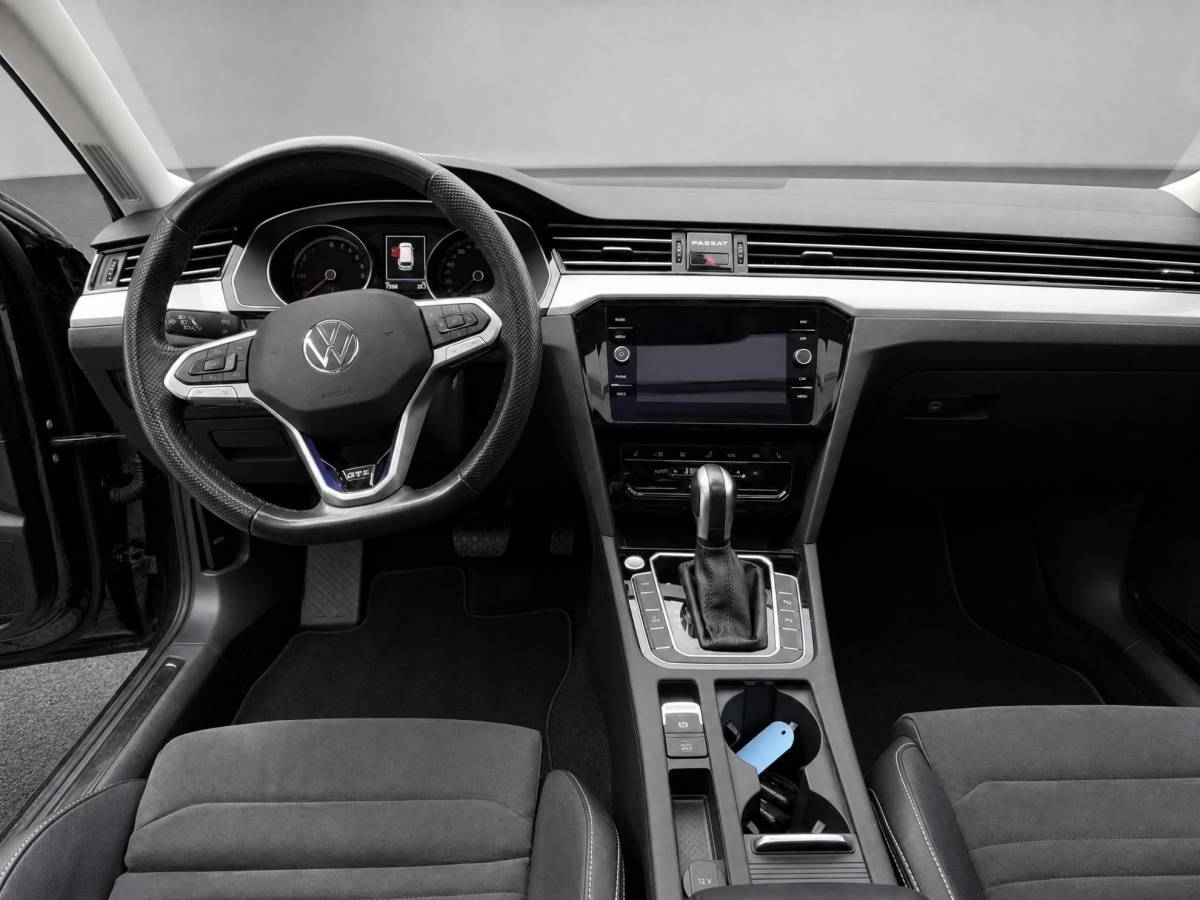 Volkswagen Passat Volkswagen Passat Variant 1.4 TSI 218pk DSG PHEV GTE Business · Panoramadak · Camera · Apple/Android Car Play · Navigatie · Stoelverwarming · 18” Inch ·