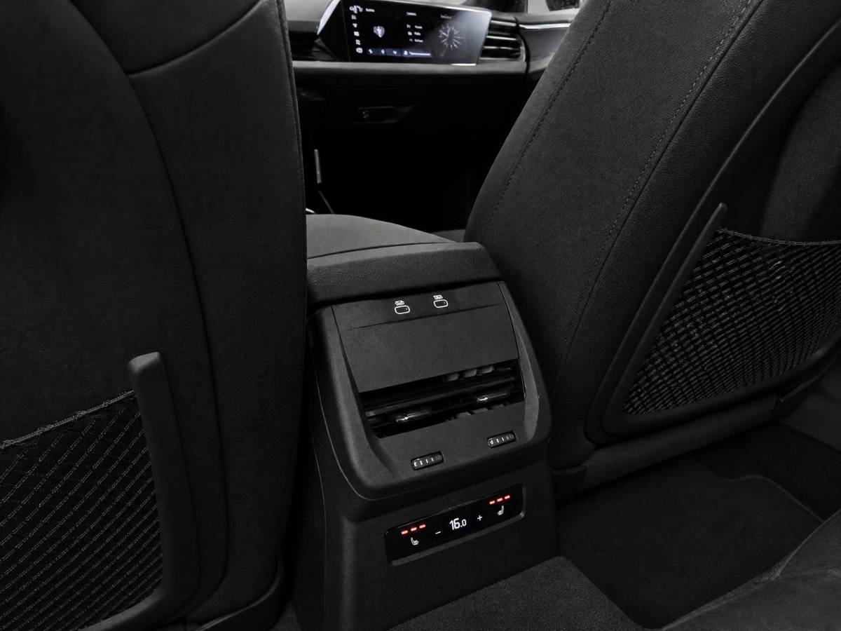 Audi A5 Audi A5 Avant 2.0 367pk e-hybrid quattro S edition Competition · Panoramadak · B&O Audio · Wegklapbare Trekhaak · Elek. Voorstoel · 20” Inch · Garantie t/m 07-12-2030 of 100.000km