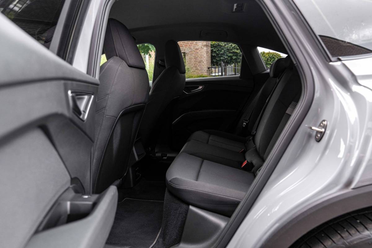 Audi Q4 Sportback e-tron Audi Q4 Sportback e-tron 35 Advanced edition 55 kWh Sportstoelen Elek.Klep Stoelverwarming Ambiance Camera 19”