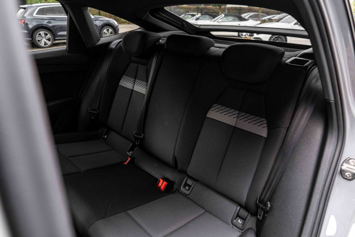 Audi Q4 Sportback e-tron Audi Q4 Sportback e-tron 35 Advanced edition 55 kWh Sportstoelen Elek.Klep Stoelverwarming Ambiance Camera 19”