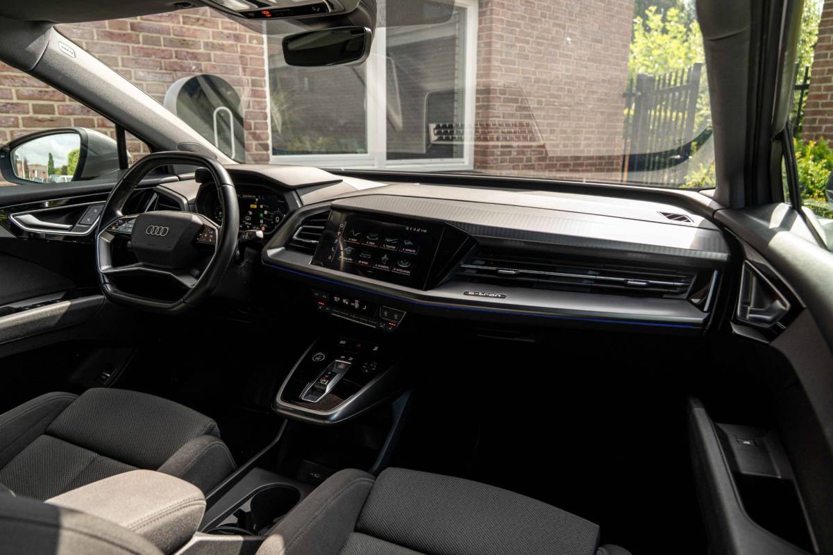 Audi Q4 Sportback e-tron Audi Q4 Sportback e-tron 35 Advanced edition 55 kWh Sportstoelen Elek.Klep Stoelverwarming Ambiance Camera 19”