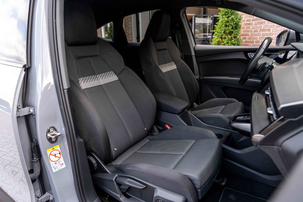 Audi Q4 Sportback e-tron Audi Q4 Sportback e-tron 35 Advanced edition 55 kWh Sportstoelen Elek.Klep Stoelverwarming Ambiance Camera 19”