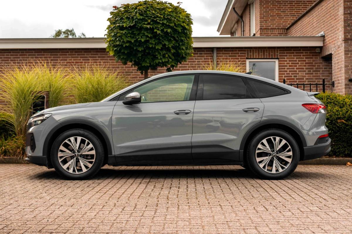Audi Q4 Sportback e-tron Audi Q4 Sportback e-tron 35 Advanced edition 55 kWh Sportstoelen Elek.Klep Stoelverwarming Ambiance Camera 19”