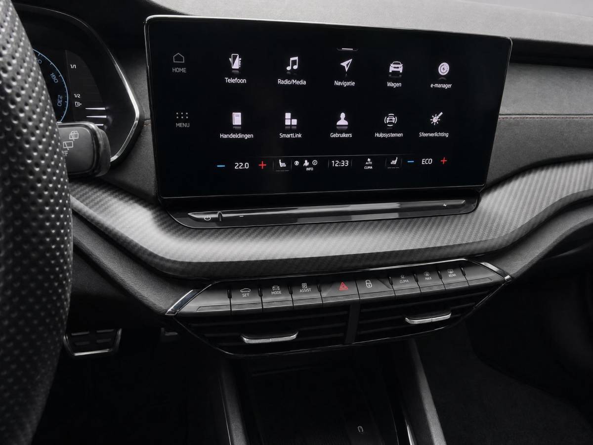 Škoda Octavia Skoda Octavia Combi 1.4 TSI 245pk DSG RS iV PHEV Business · Trekhaak wegklapbaar · Camera  · Navigatie · Stoel-& Stuur- en achterbankverwarming · 18” Inch ·