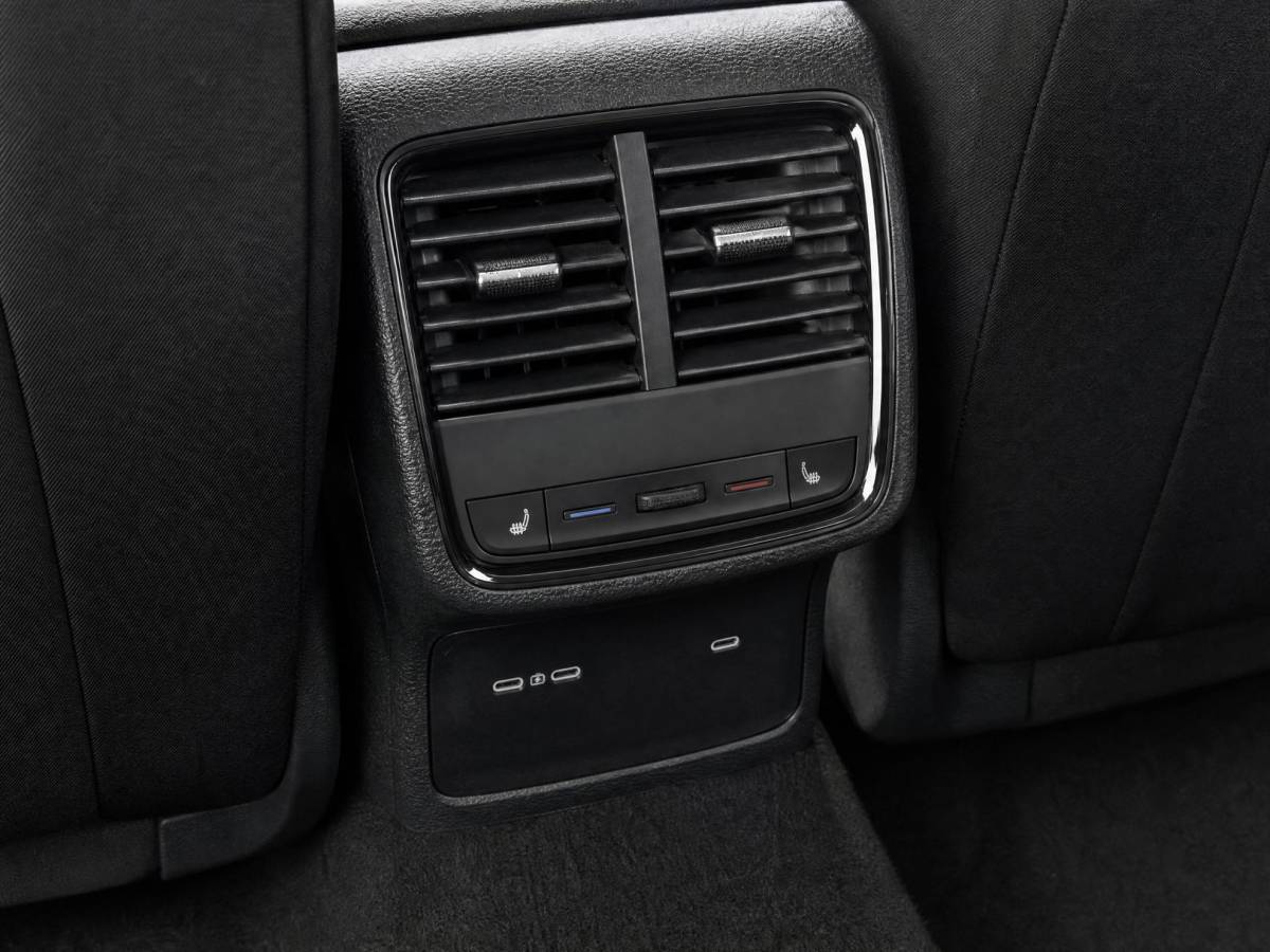 Škoda Octavia Skoda Octavia Combi 1.4 TSI 245pk DSG RS iV PHEV Business · Trekhaak wegklapbaar · Camera  · Navigatie · Stoel-& Stuur- en achterbankverwarming · 18” Inch ·