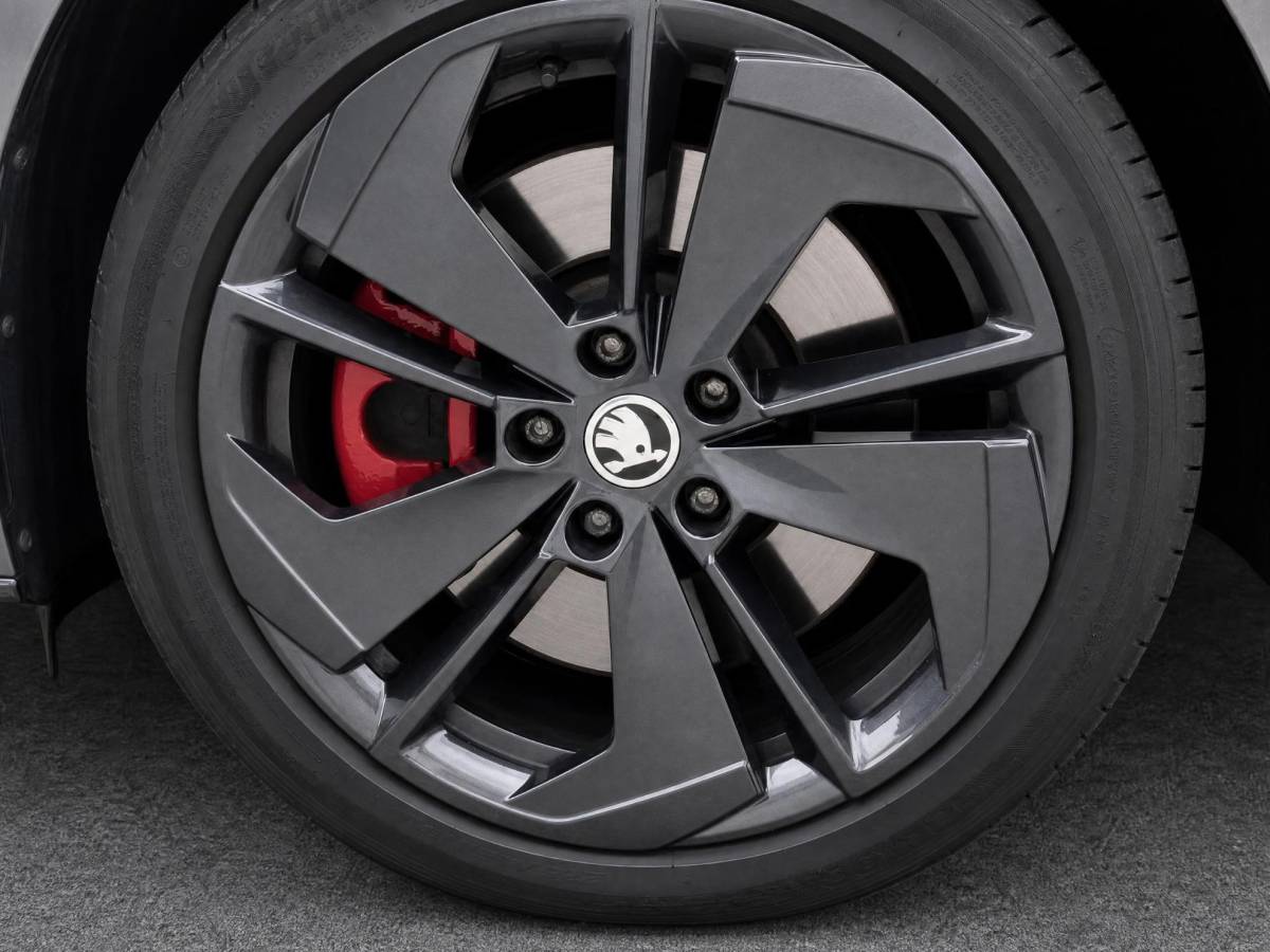Škoda Octavia Skoda Octavia Combi 1.4 TSI 245pk DSG RS iV PHEV Business · Trekhaak wegklapbaar · Camera  · Navigatie · Stoel-& Stuur- en achterbankverwarming · 18” Inch ·