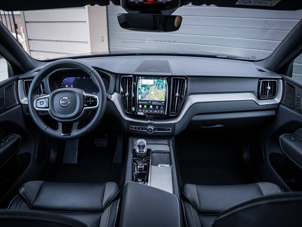 Volvo XC60 Volvo XC60 2.0 T6 Plug-in hybrid AWD Plus Bright – Pano l Trekh l H/Kardon l Memory