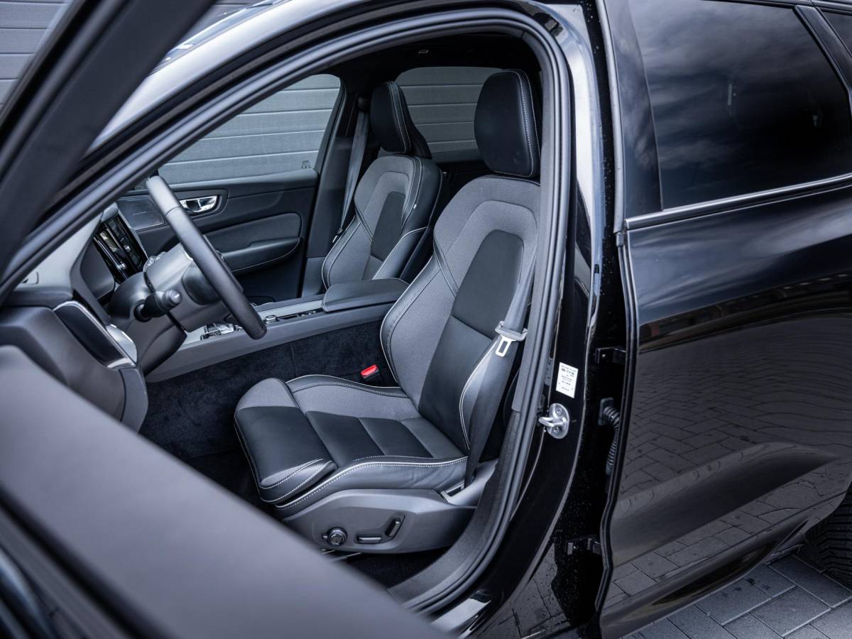 Volvo XC60 Volvo XC60 2.0 T6 Plug-in hybrid AWD Plus Bright – Pano l Trekh l H/Kardon l Memory