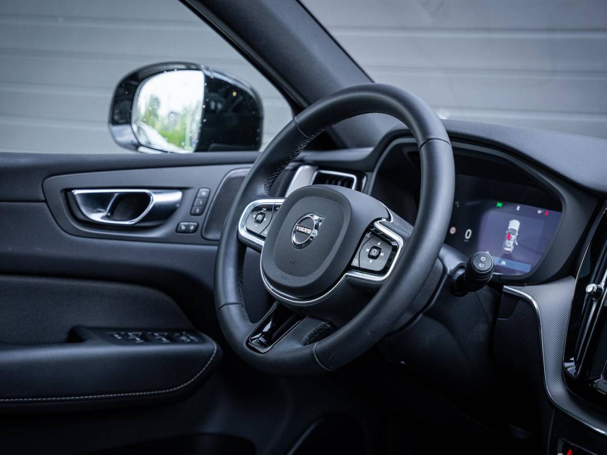 Volvo XC60 Volvo XC60 2.0 T6 Plug-in hybrid AWD Plus Bright – Pano l Trekh l H/Kardon l Memory