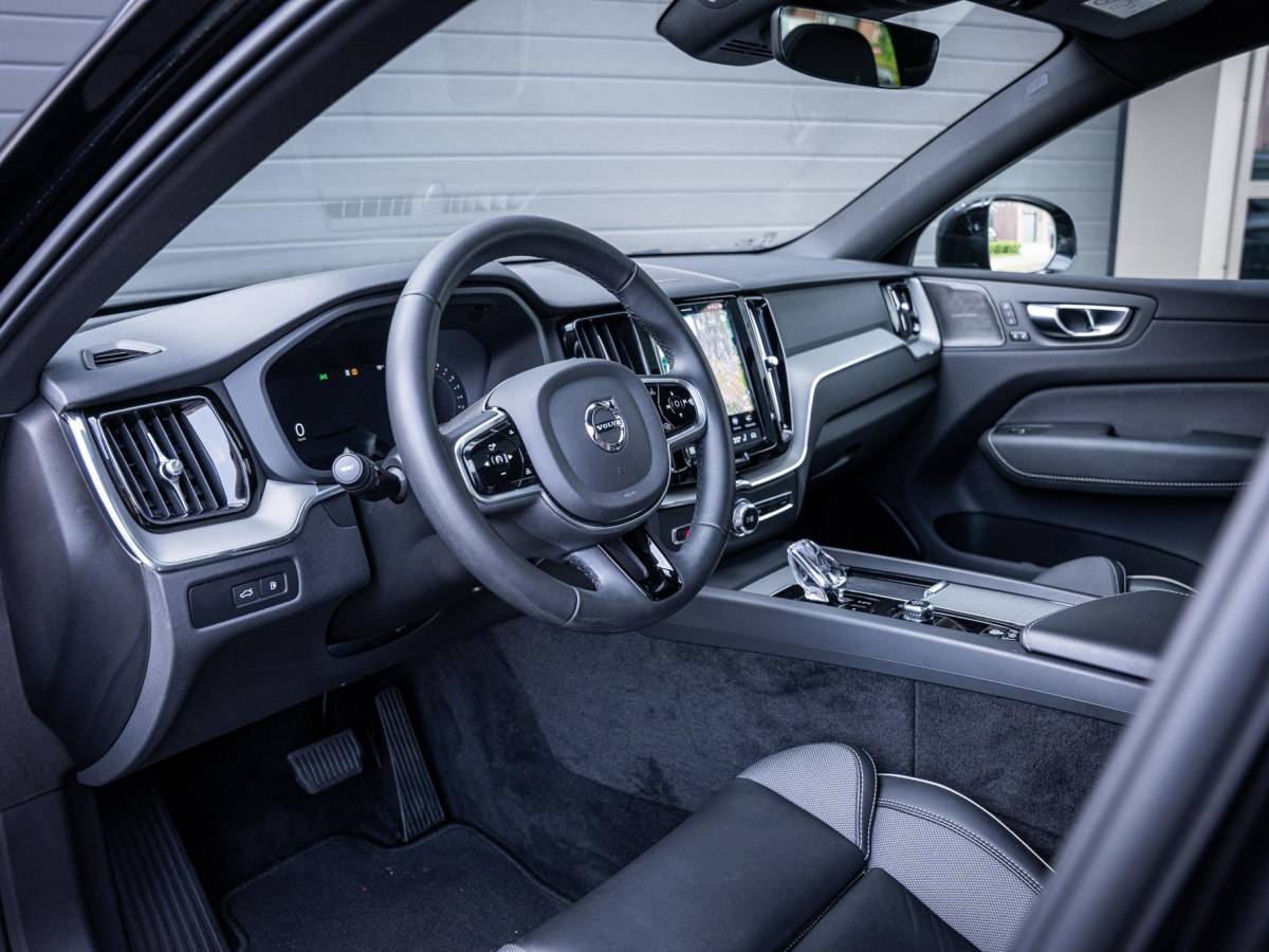 Volvo XC60 Volvo XC60 2.0 T6 Plug-in hybrid AWD Plus Bright – Pano l Trekh l H/Kardon l Memory