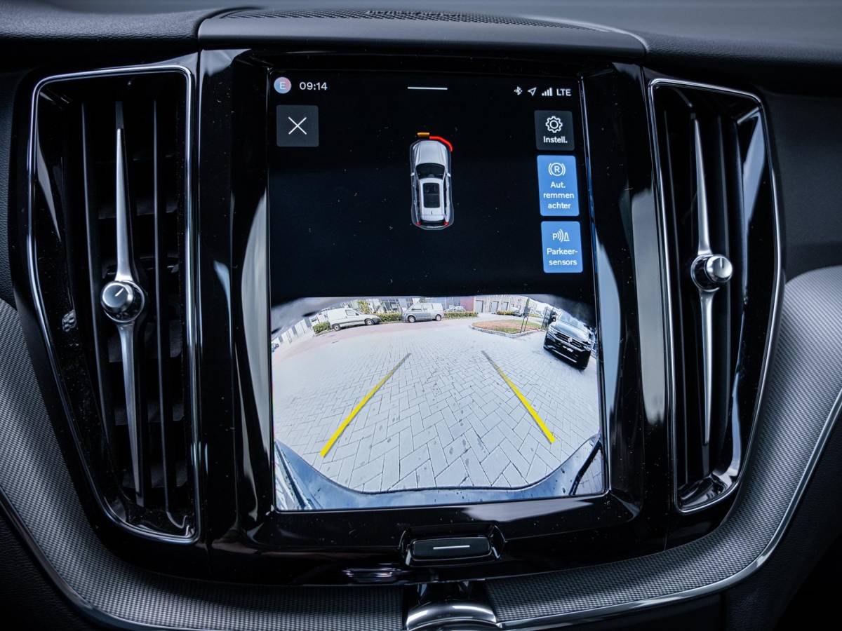 Volvo XC60 Volvo XC60 2.0 T6 Plug-in hybrid AWD Plus Bright – Pano l Trekh l H/Kardon l Memory