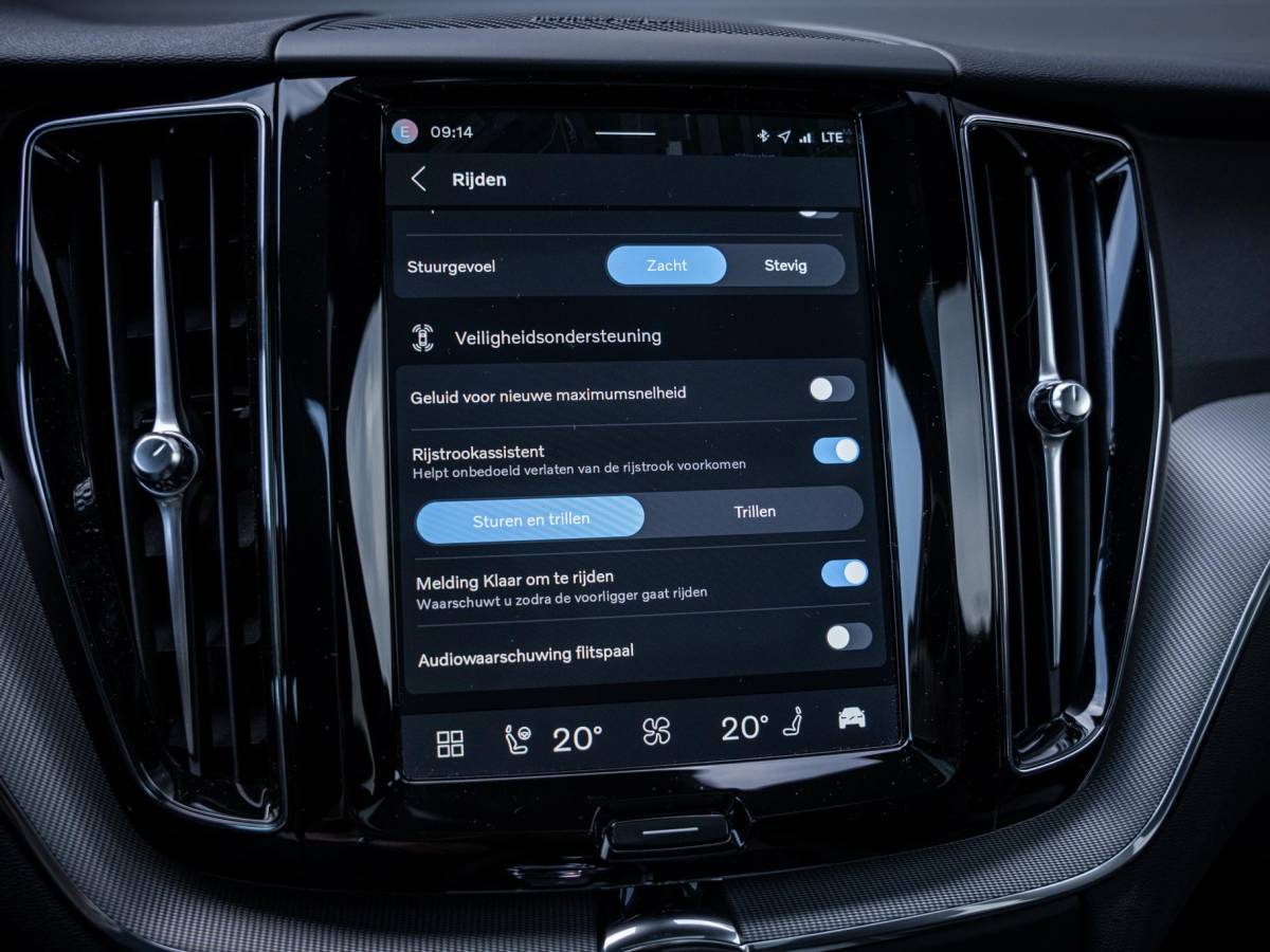Volvo XC60 Volvo XC60 2.0 T6 Plug-in hybrid AWD Plus Bright – Pano l Trekh l H/Kardon l Memory