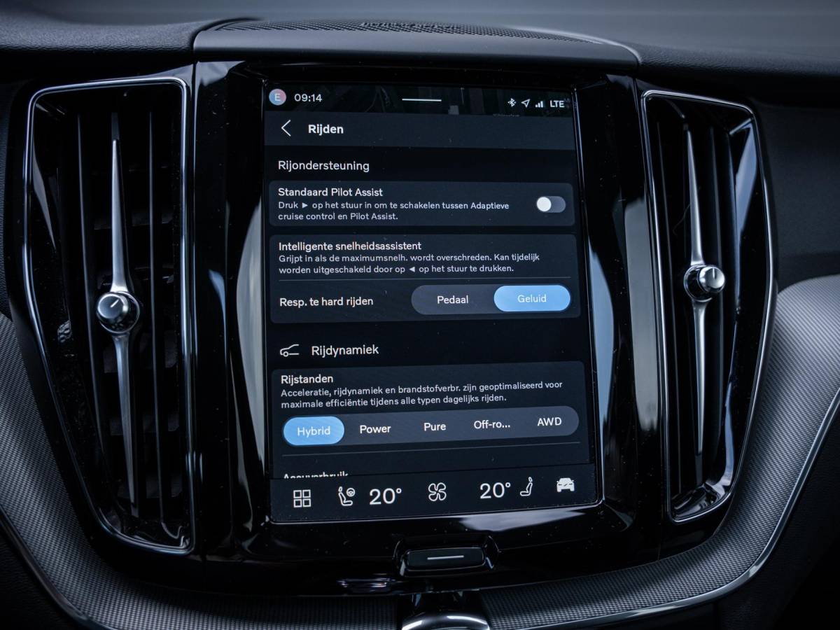 Volvo XC60 Volvo XC60 2.0 T6 Plug-in hybrid AWD Plus Bright – Pano l Trekh l H/Kardon l Memory