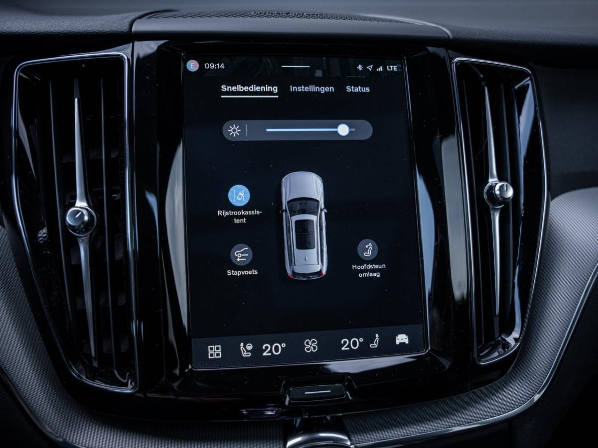 Volvo XC60 Volvo XC60 2.0 T6 Plug-in hybrid AWD Plus Bright – Pano l Trekh l H/Kardon l Memory