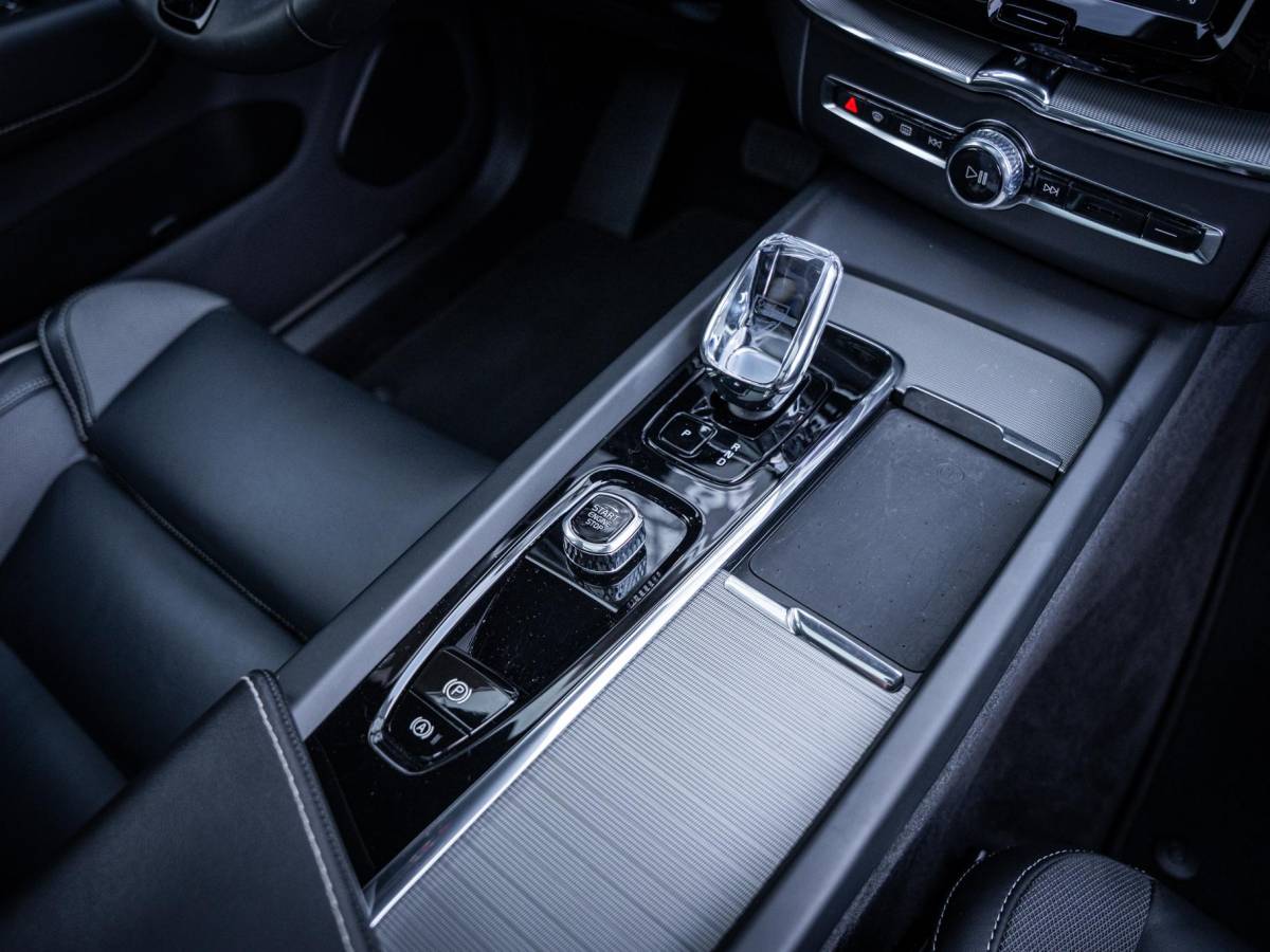 Volvo XC60 Volvo XC60 2.0 T6 Plug-in hybrid AWD Plus Bright – Pano l Trekh l H/Kardon l Memory