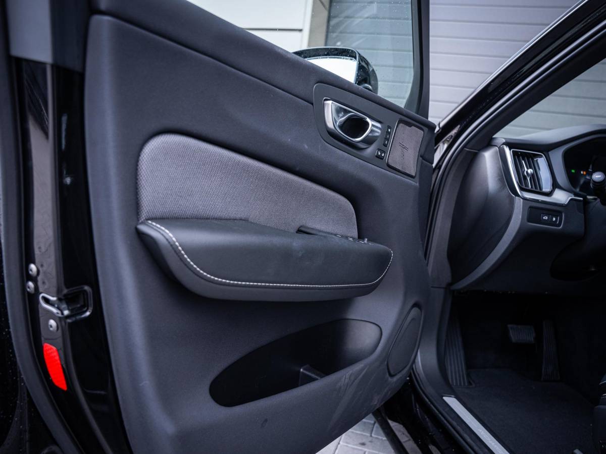 Volvo XC60 Volvo XC60 2.0 T6 Plug-in hybrid AWD Plus Bright – Pano l Trekh l H/Kardon l Memory