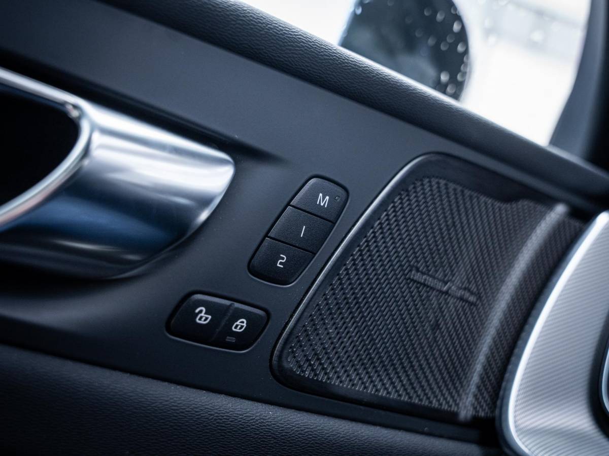 Volvo XC60 Volvo XC60 2.0 T6 Plug-in hybrid AWD Plus Bright – Pano l Trekh l H/Kardon l Memory