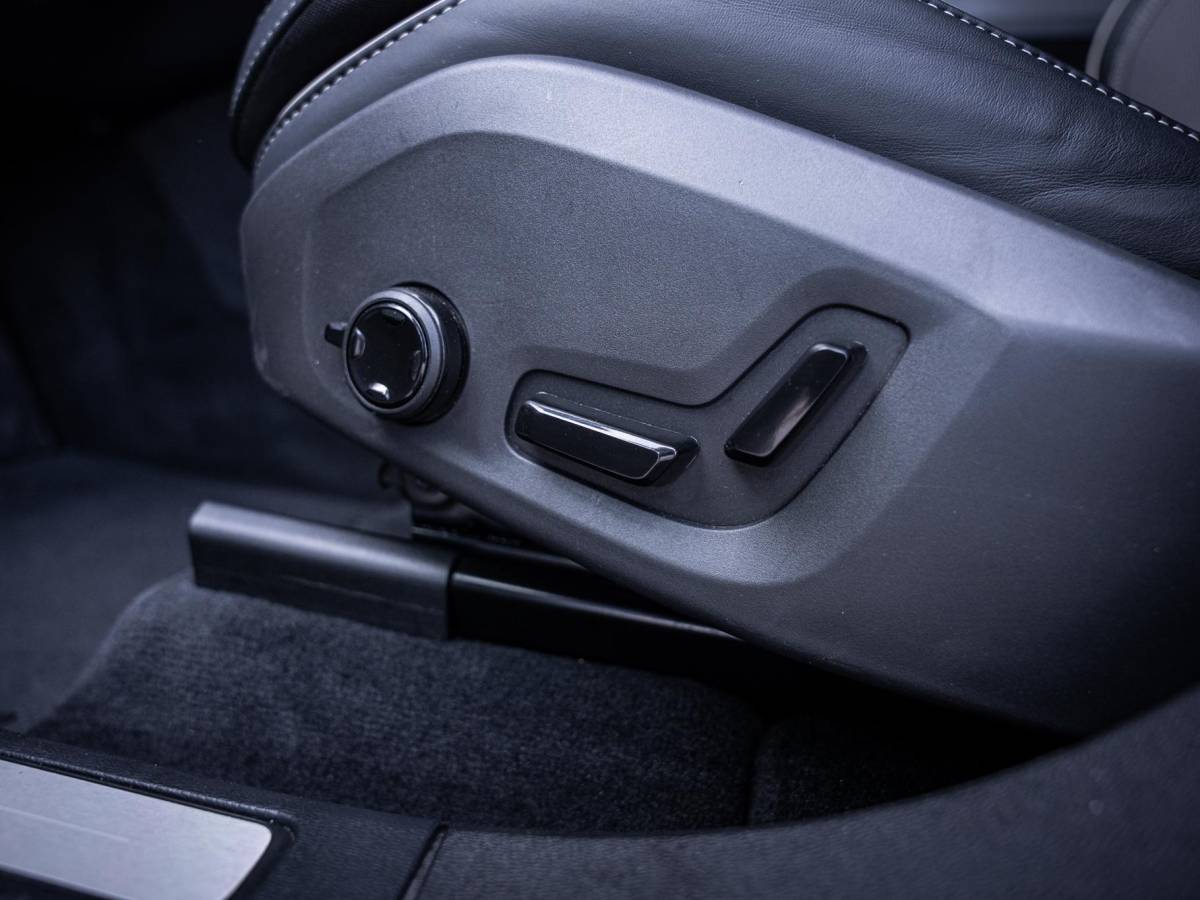 Volvo XC60 Volvo XC60 2.0 T6 Plug-in hybrid AWD Plus Bright – Pano l Trekh l H/Kardon l Memory