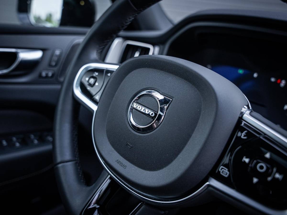 Volvo XC60 Volvo XC60 2.0 T6 Plug-in hybrid AWD Plus Bright – Pano l Trekh l H/Kardon l Memory