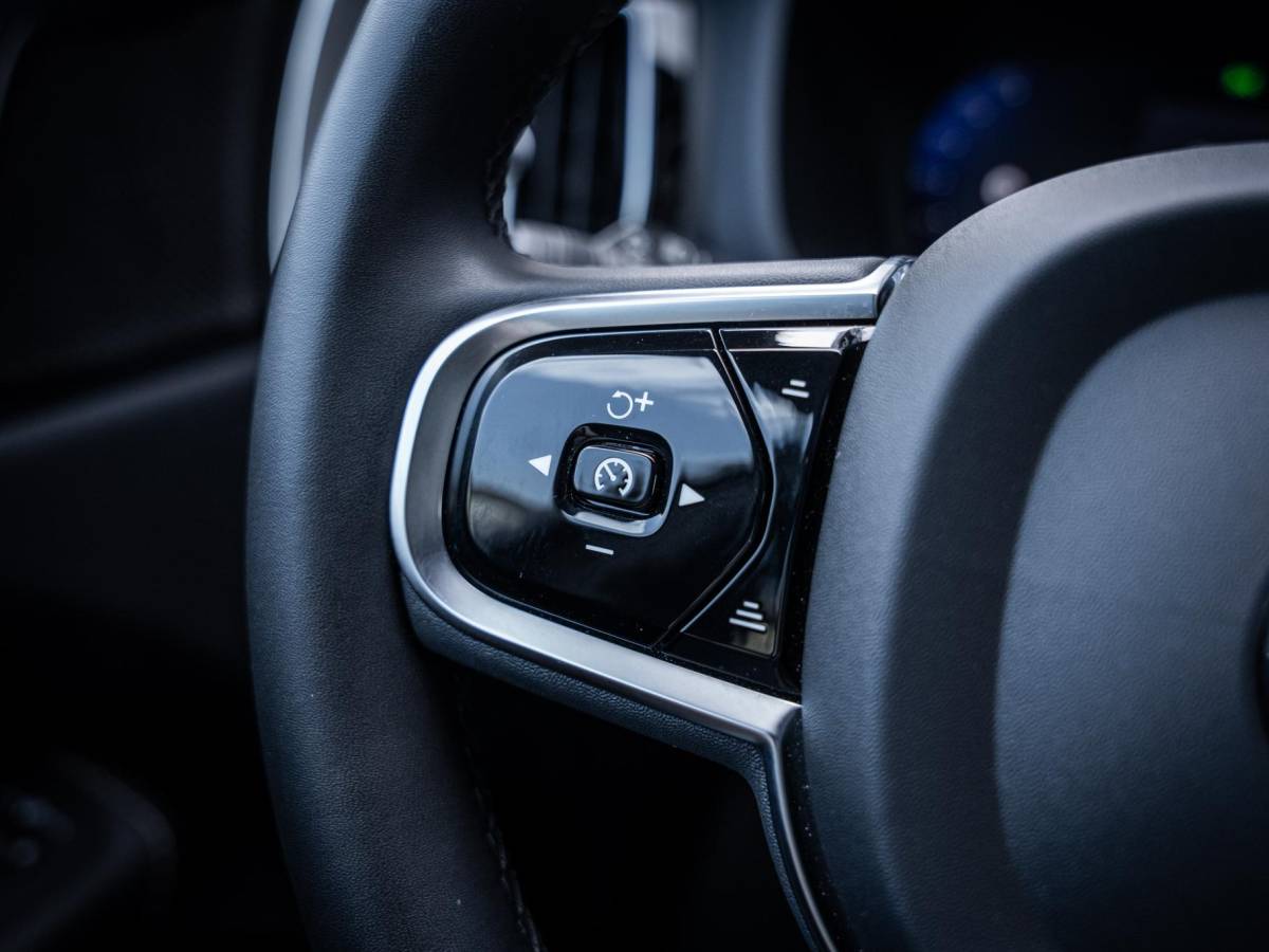 Volvo XC60 Volvo XC60 2.0 T6 Plug-in hybrid AWD Plus Bright – Pano l Trekh l H/Kardon l Memory