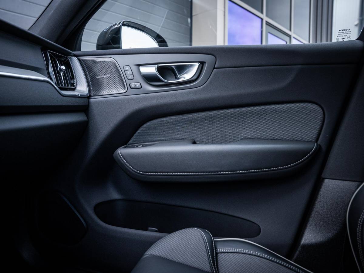 Volvo XC60 Volvo XC60 2.0 T6 Plug-in hybrid AWD Plus Bright – Pano l Trekh l H/Kardon l Memory