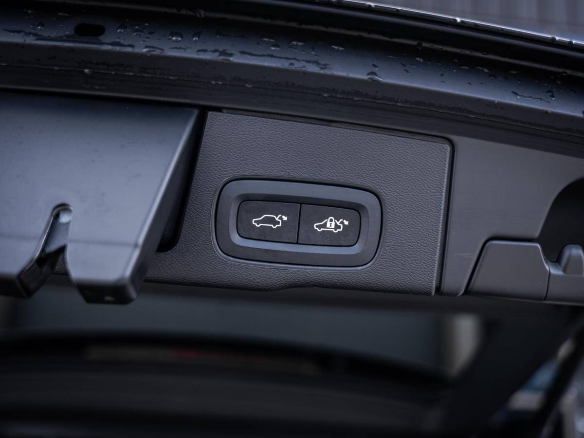 Volvo XC60 Volvo XC60 2.0 T6 Plug-in hybrid AWD Plus Bright – Pano l Trekh l H/Kardon l Memory
