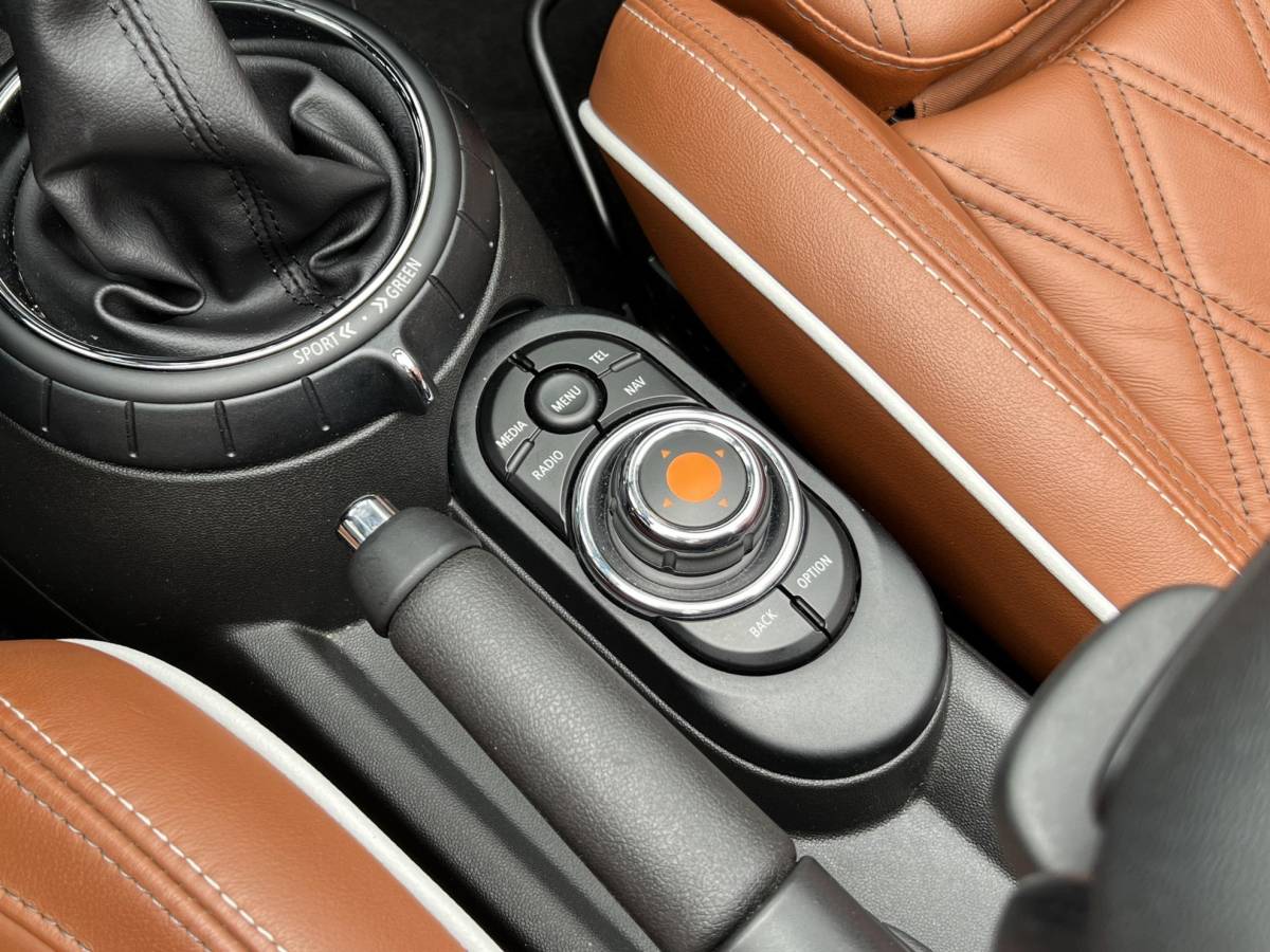 MINI Cooper S Cabrio MINI Cabrio 2.0 Cooper S Chili Serious Business | Leder/Cruise Adaptief/Keyless