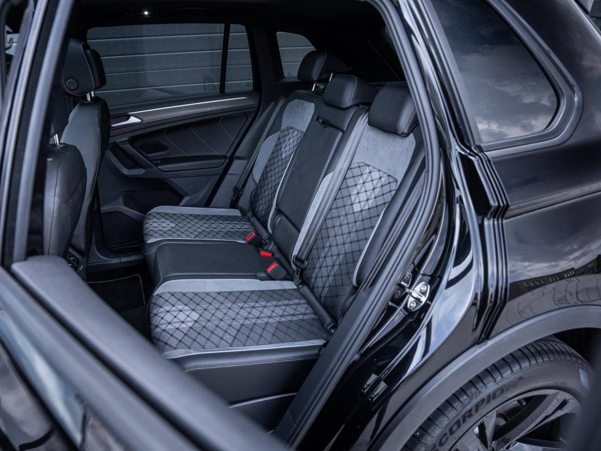 Volkswagen Tiguan Volkswagen Tiguan 1.4 TSI eHybrid R-Line Business+ – Pano l Trekh. l IQ-Light l 360cam
