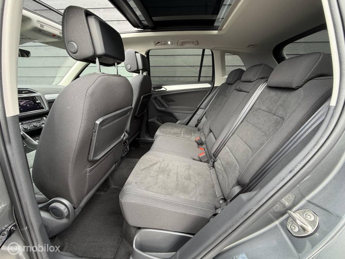 Volkswagen Tiguan Volkswagen Tiguan 1.5 TSI ACT R-Line Pano.dak/Trekhaak/Viritual