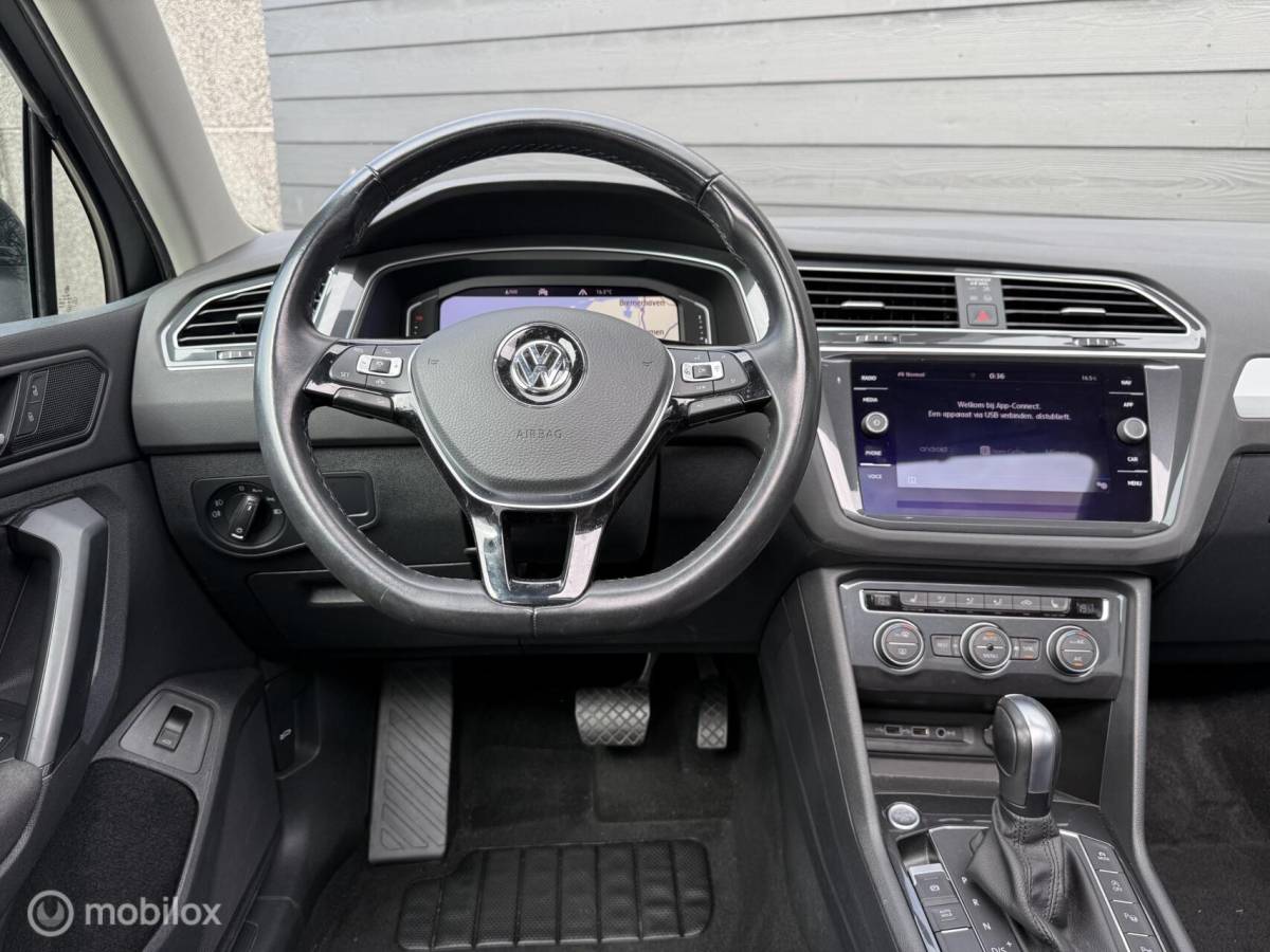 Volkswagen Tiguan Volkswagen Tiguan 1.5 TSI ACT R-Line Pano.dak/Trekhaak/Viritual