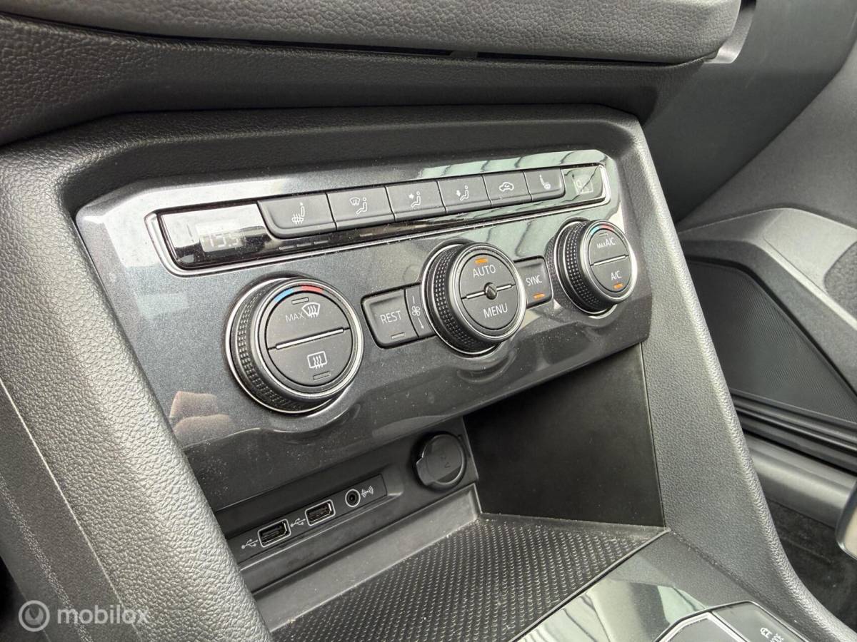Volkswagen Tiguan Volkswagen Tiguan 1.5 TSI ACT R-Line Pano.dak/Trekhaak/Viritual