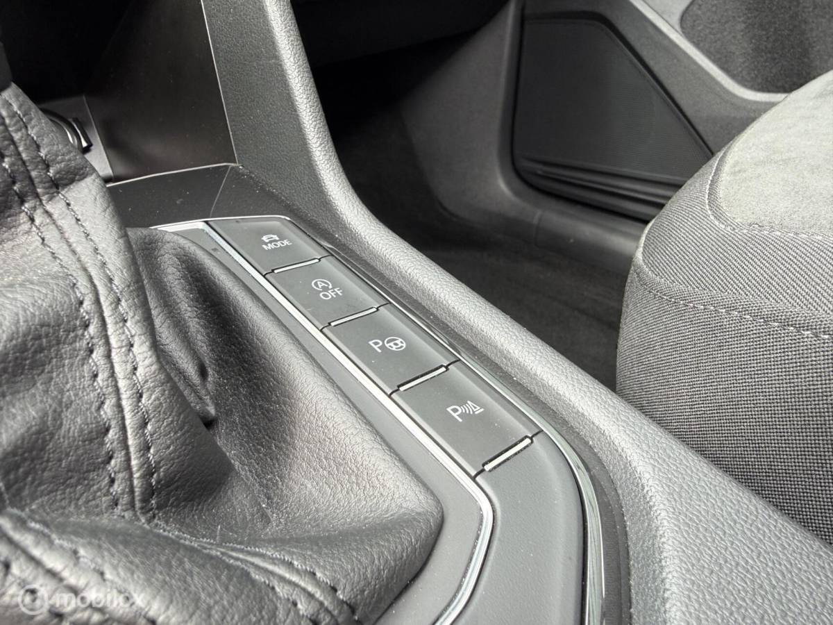 Volkswagen Tiguan Volkswagen Tiguan 1.5 TSI ACT R-Line Pano.dak/Trekhaak/Viritual