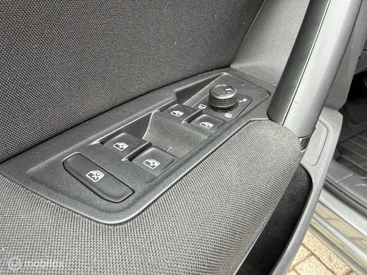 Volkswagen Tiguan Volkswagen Tiguan 1.5 TSI ACT R-Line Pano.dak/Trekhaak/Viritual