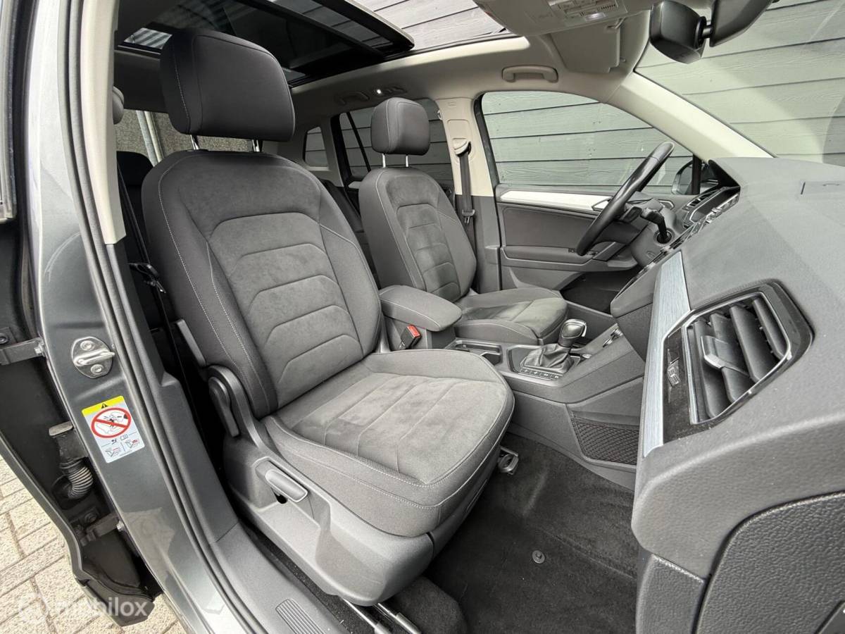 Volkswagen Tiguan Volkswagen Tiguan 1.5 TSI ACT R-Line Pano.dak/Trekhaak/Viritual