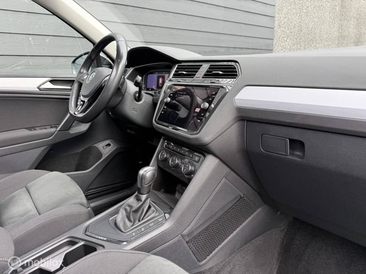 Volkswagen Tiguan Volkswagen Tiguan 1.5 TSI ACT R-Line Pano.dak/Trekhaak/Viritual