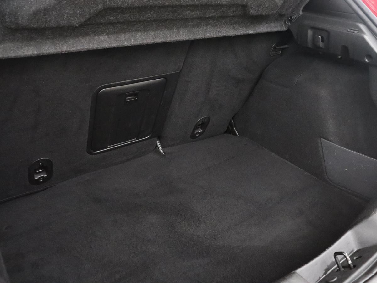 Alfa Romeo Giulietta Alfa Romeo Giulietta 1.6 JTDm Super Veloce | Automaat | Stoelverwarming | Sportstoelen | PDC | Alcantara | Bluetooth | Climate control