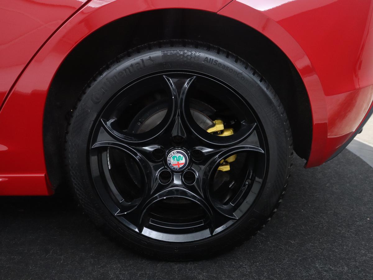 Alfa Romeo Giulietta Alfa Romeo Giulietta 1.6 JTDm Super Veloce | Automaat | Stoelverwarming | Sportstoelen | PDC | Alcantara | Bluetooth | Climate control
