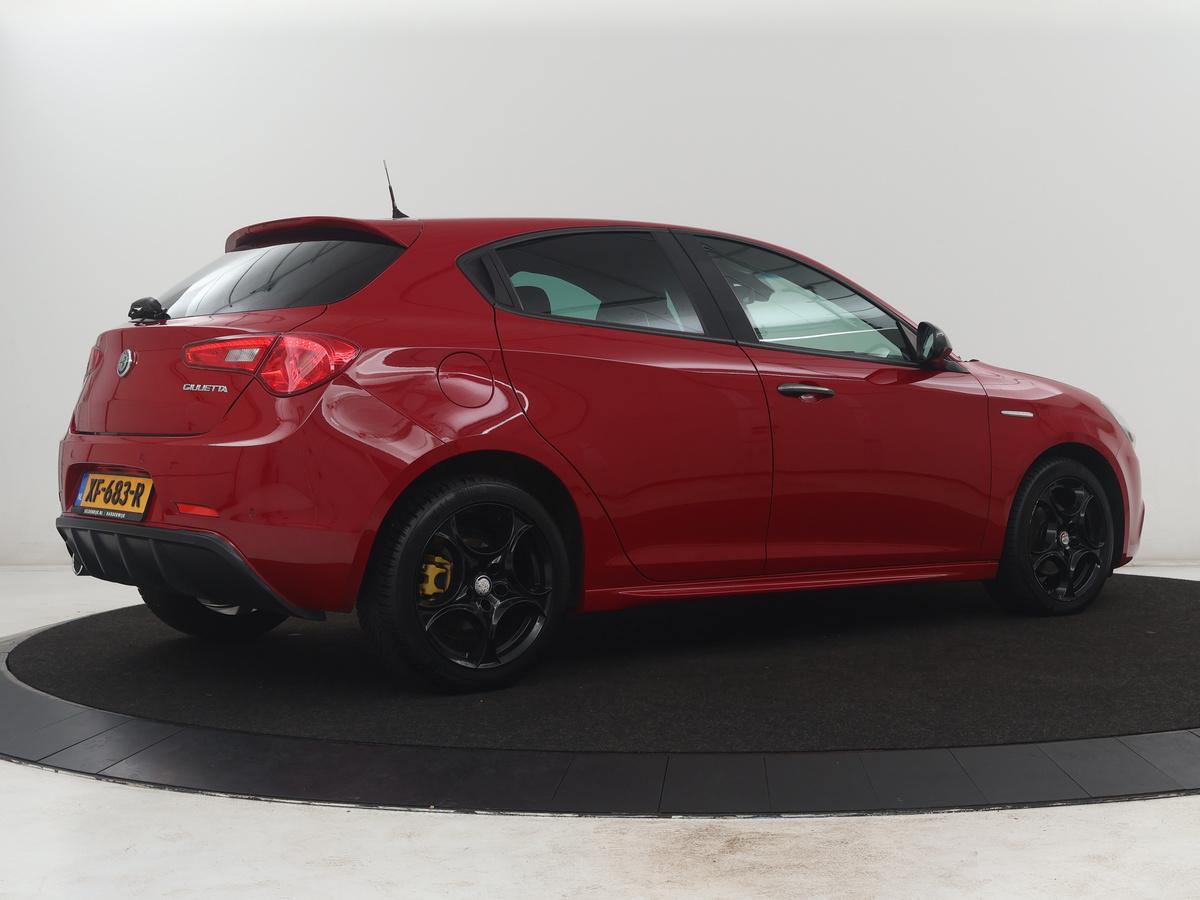 Alfa Romeo Giulietta Alfa Romeo Giulietta 1.6 JTDm Super Veloce | Automaat | Stoelverwarming | Sportstoelen | PDC | Alcantara | Bluetooth | Climate control
