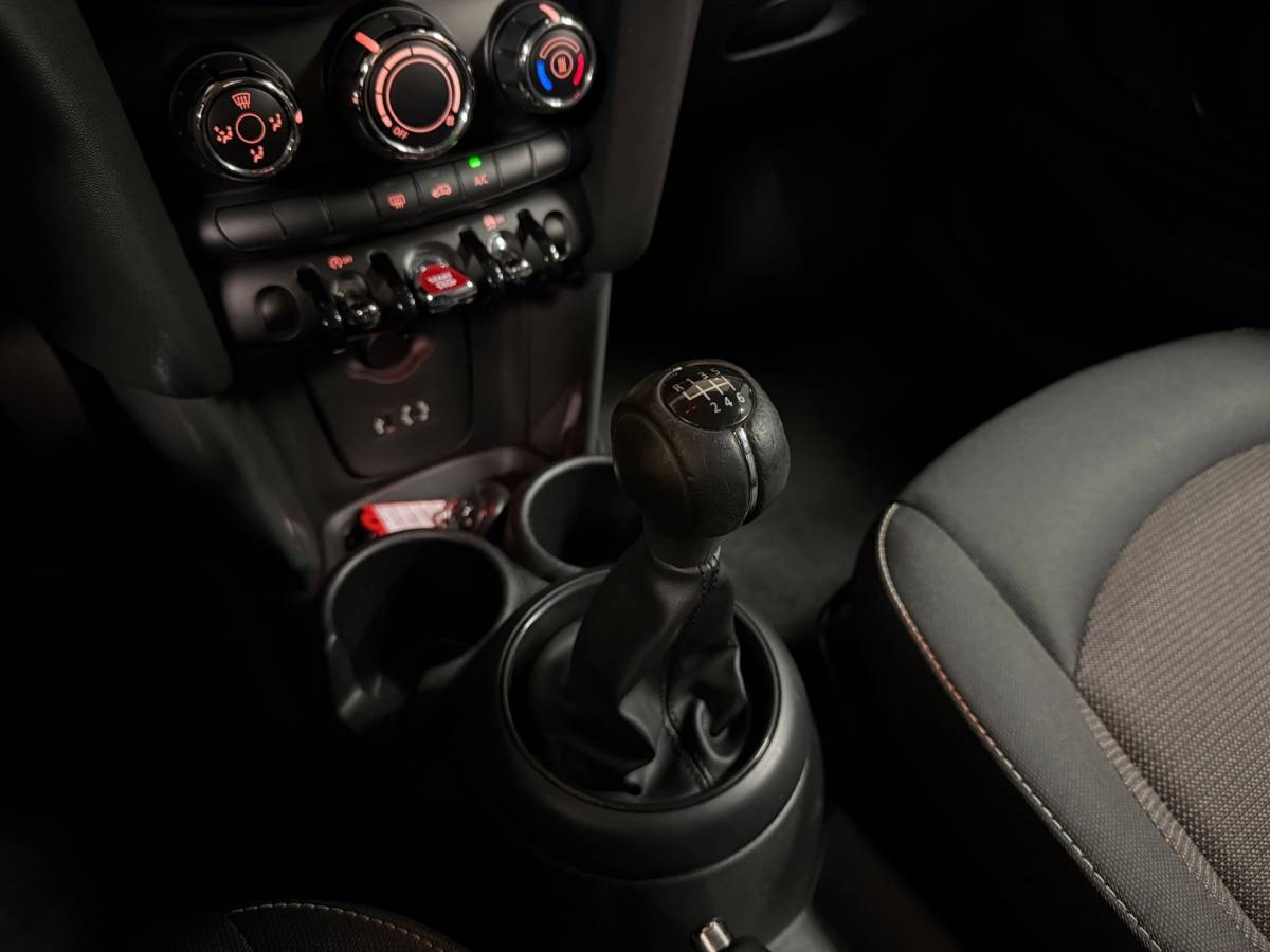 MINI 3-Deurs Mini 3-Deurs 1.5 Cooper Salt *4 Nwe All-seasons!* Dealer OH|Airco|NAP