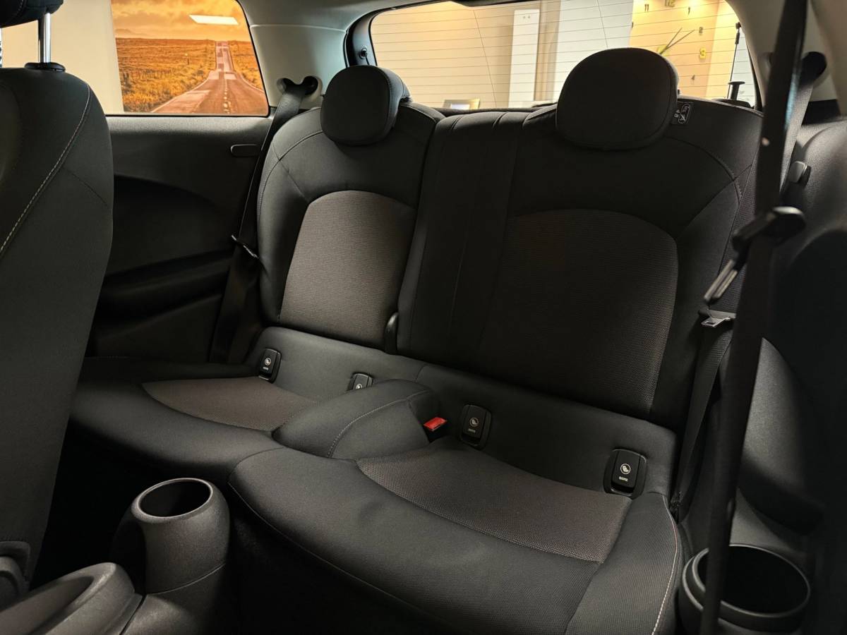 MINI 3-Deurs Mini 3-Deurs 1.5 Cooper Salt *4 Nwe All-seasons!* Dealer OH|Airco|NAP